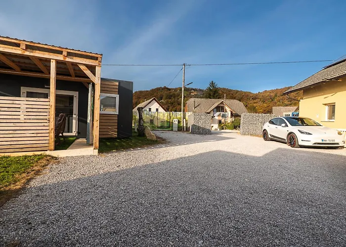 Hiskovec - Village アパート *