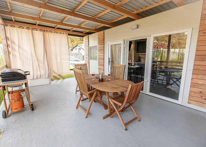 Daire Hiskovec - Village *